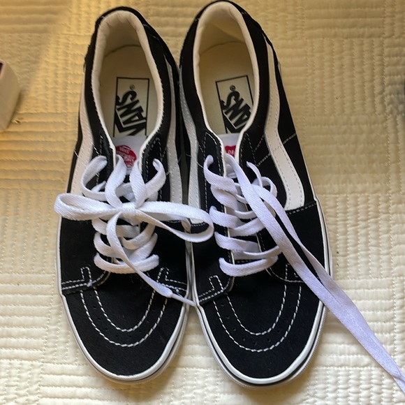 Vans - Picture 5 of 8